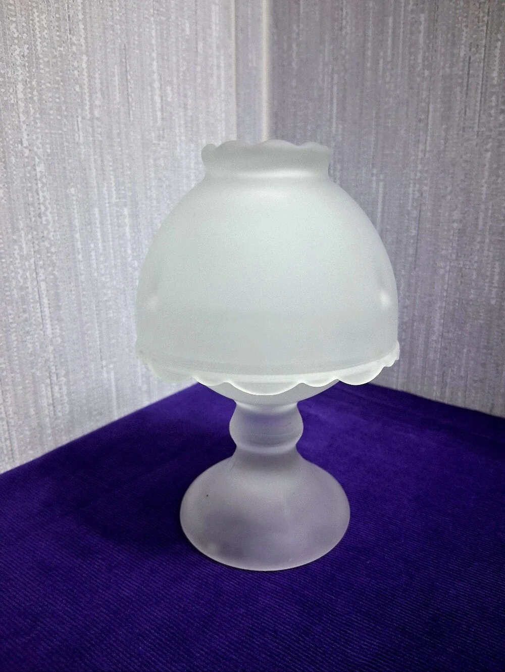 Vintage Fairy Lamp Frosted White Scalloped Edge